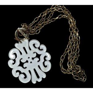 Zenzii White Vintage Style Pendant On Gold Tone Chain